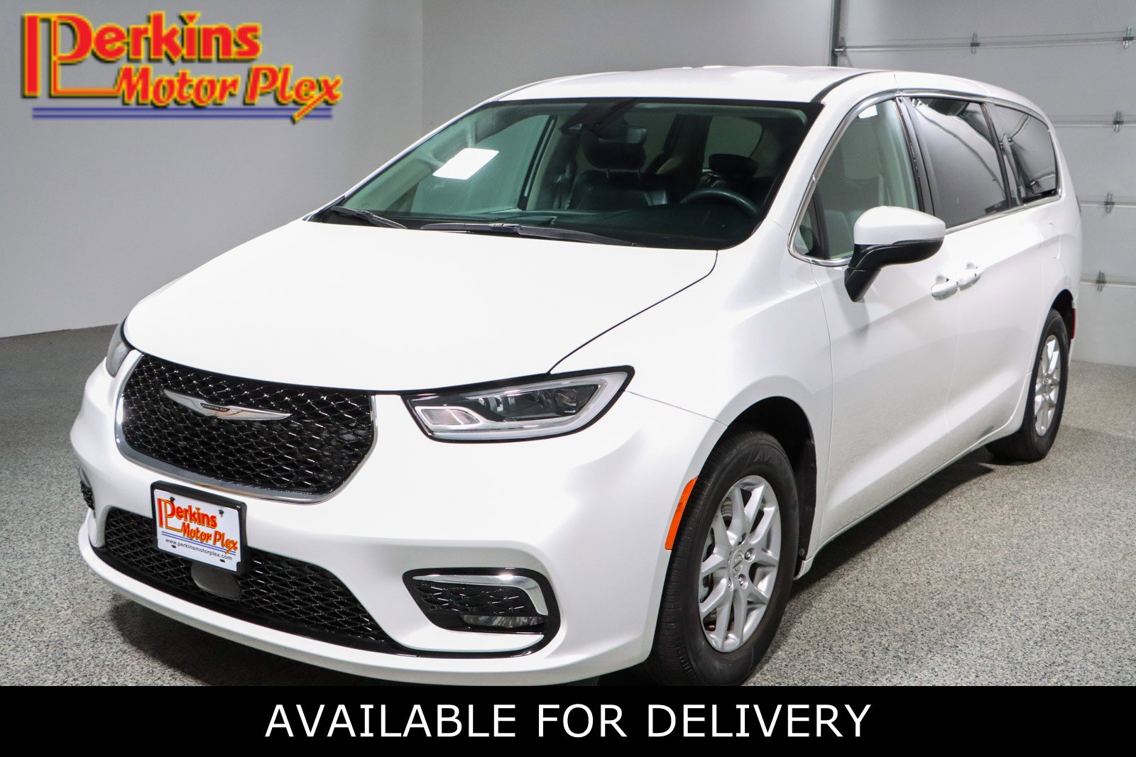 2023 Chrysler Pacifica Touring L's photo