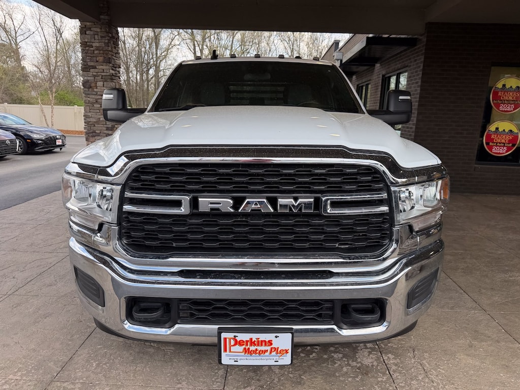 Used 2024 Ram 3500 SLT 4X4 FLATBED Truck Crew Cab