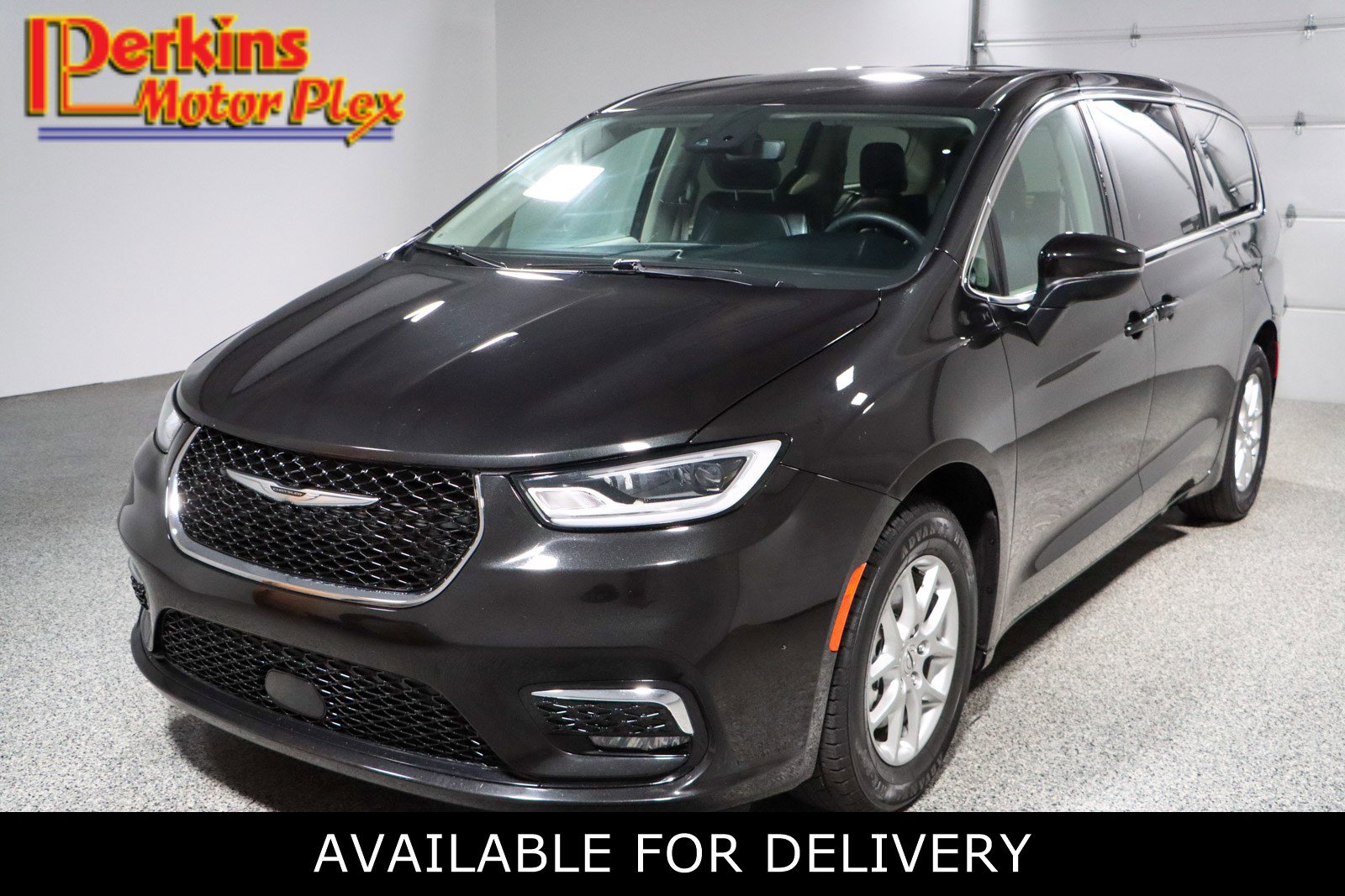 2023 Chrysler Pacifica Touring L's photo