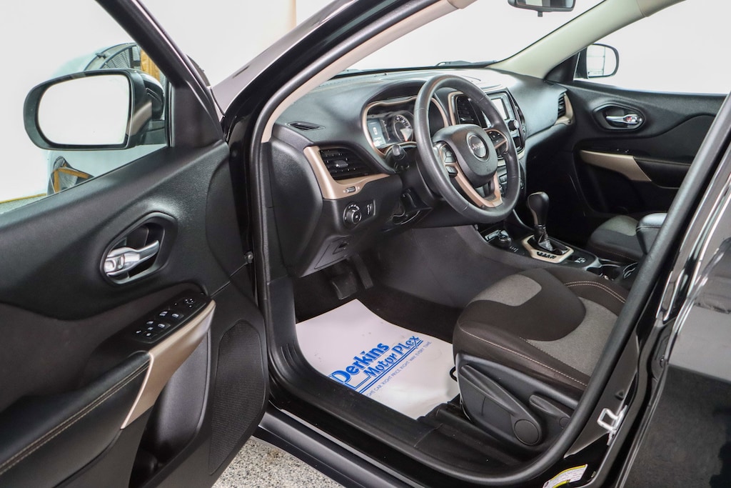 Used 2018 Jeep Cherokee Latitude 4X4 SUV