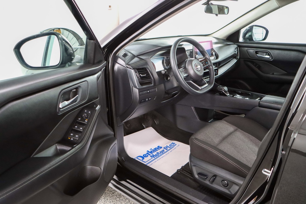 Used 2024 Nissan Rogue SV SUV