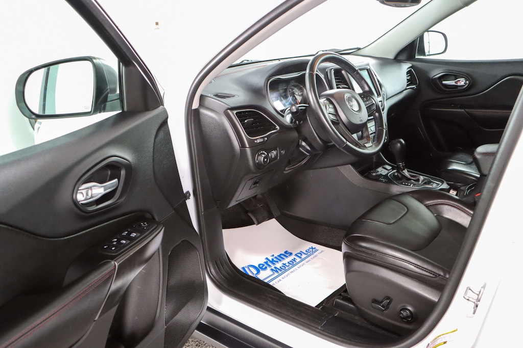 Used 2019 Jeep Cherokee Trailhawk 4X4 SUV