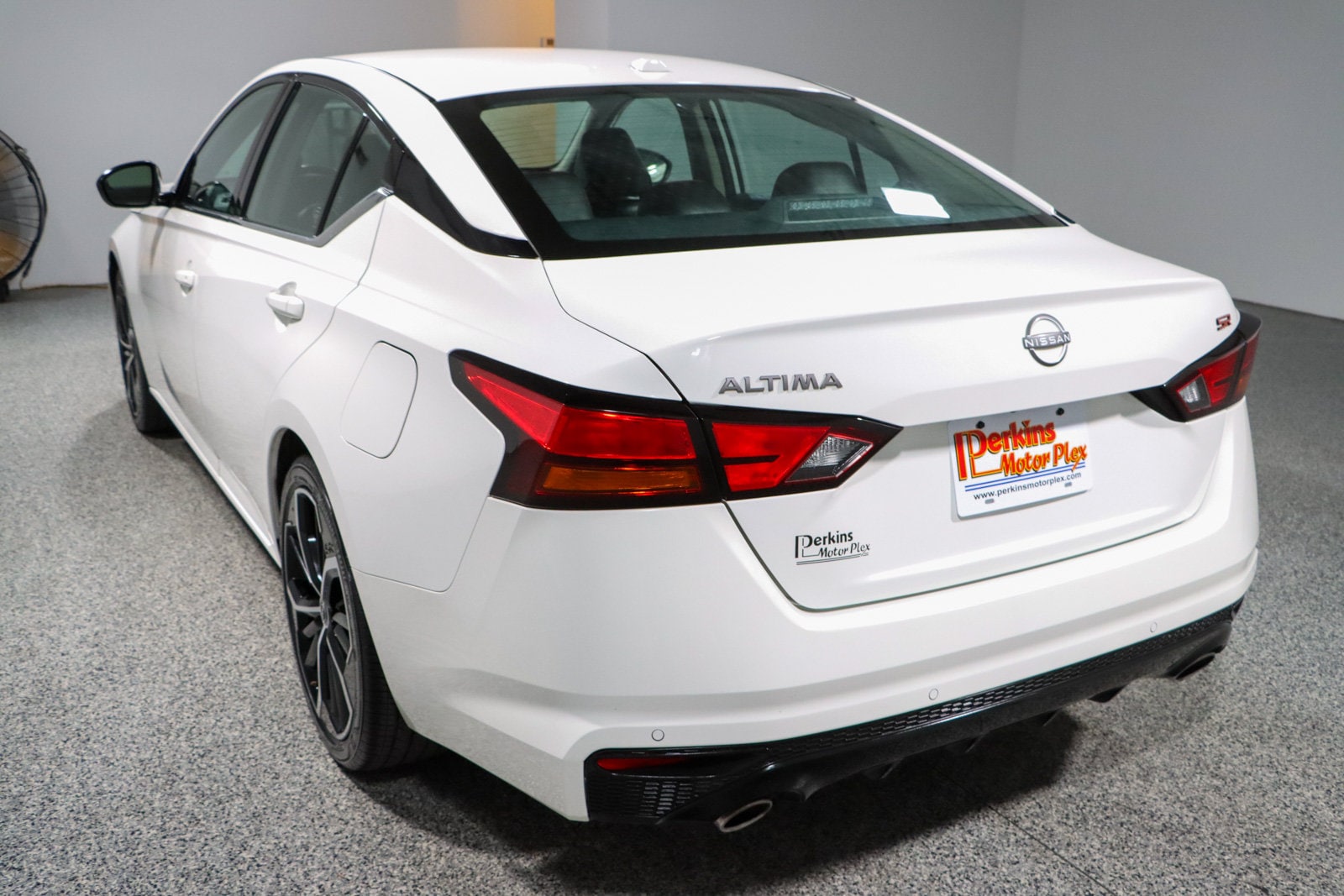 2024 Nissan Altima SR - Photo 9