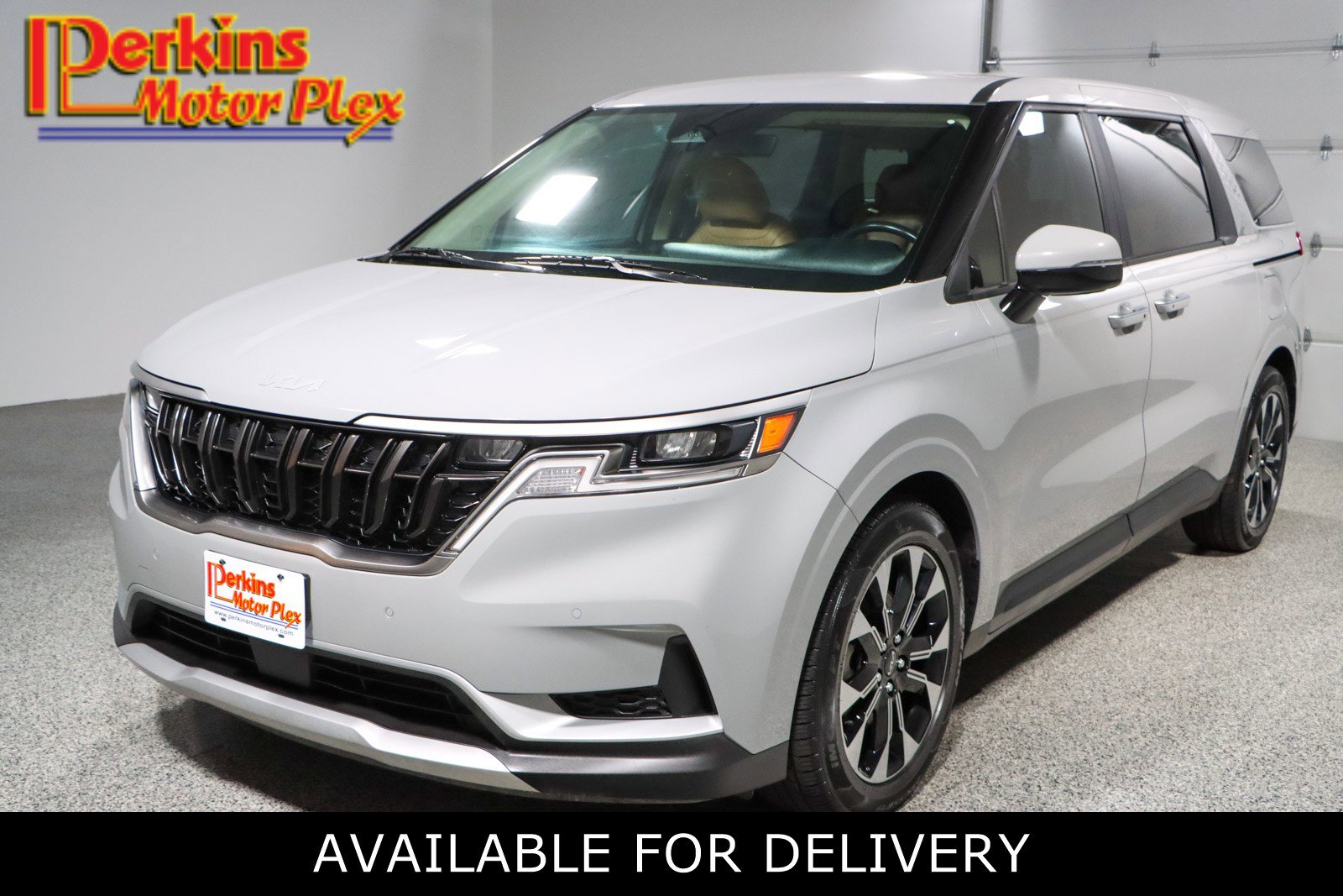 2024 Kia Carnival EX's photo