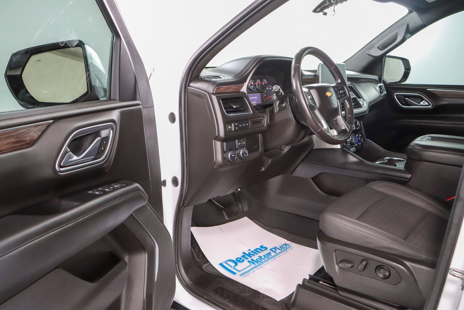 2021 Chevrolet Tahoe LS photo 2