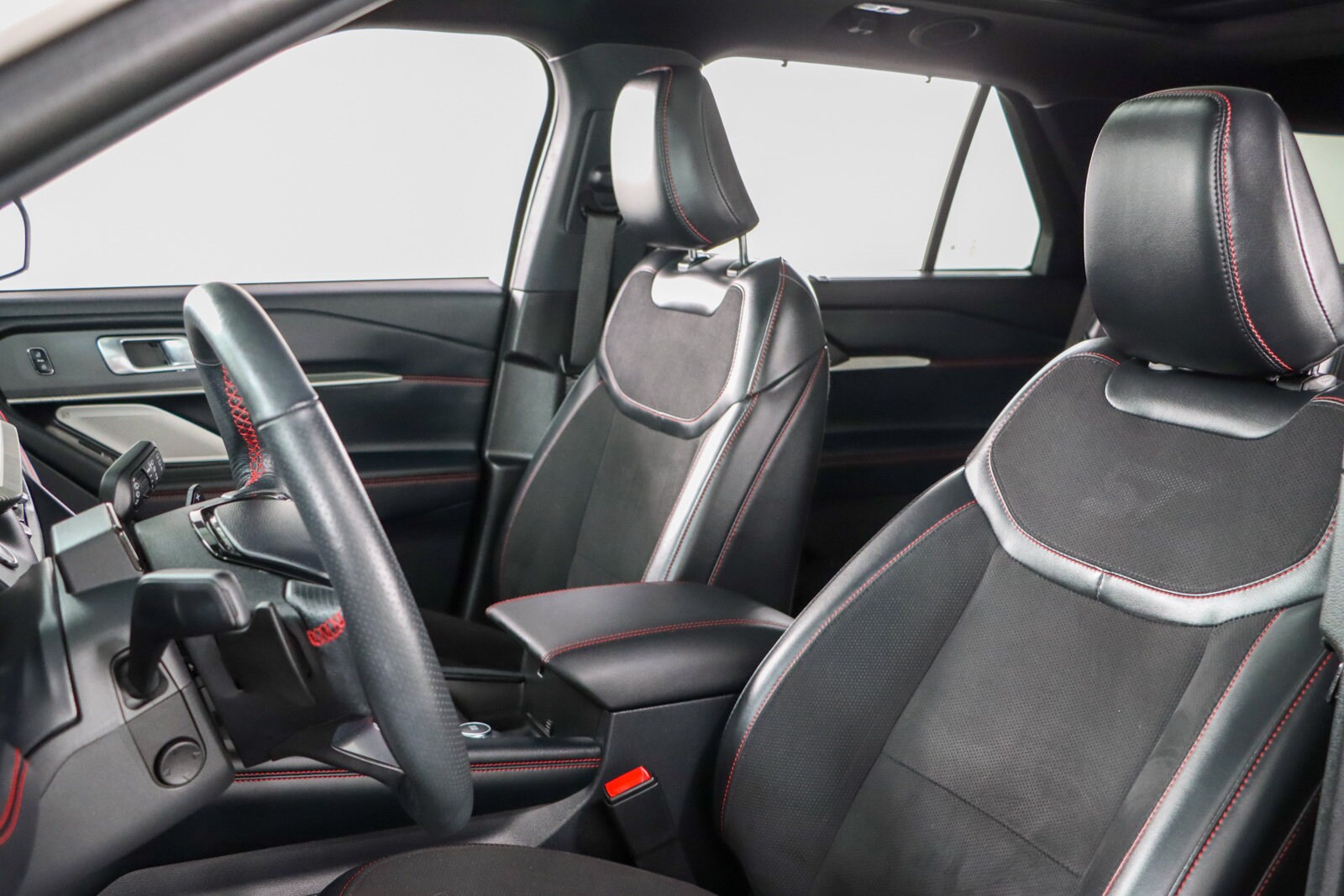2025 Ford Explorer ST - Photo 24