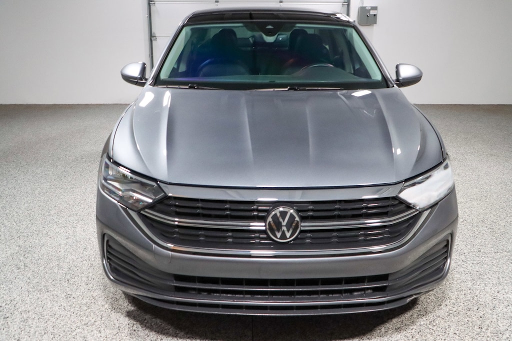 Used 2024 Volkswagen Jetta SE Sedan