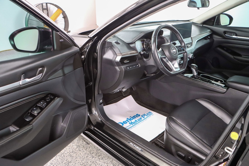 Used 2023 Nissan Altima SL Sedan