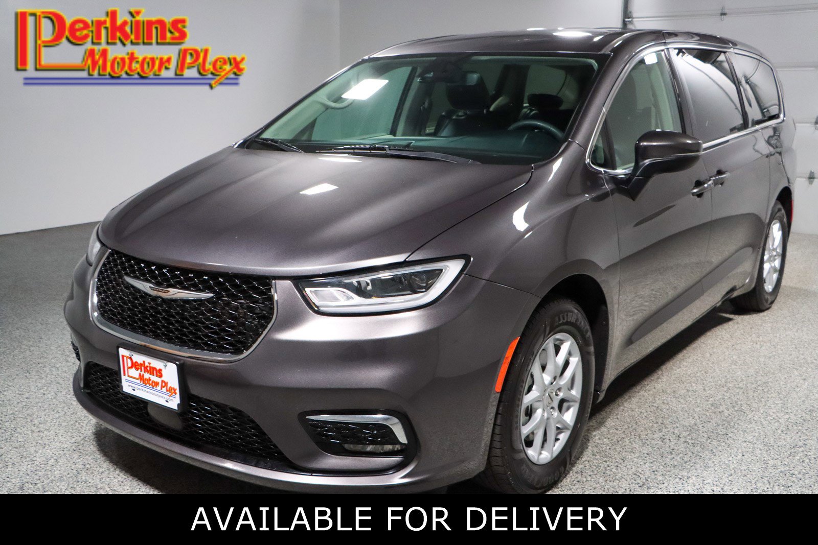 2023 Chrysler Pacifica Touring L's photo