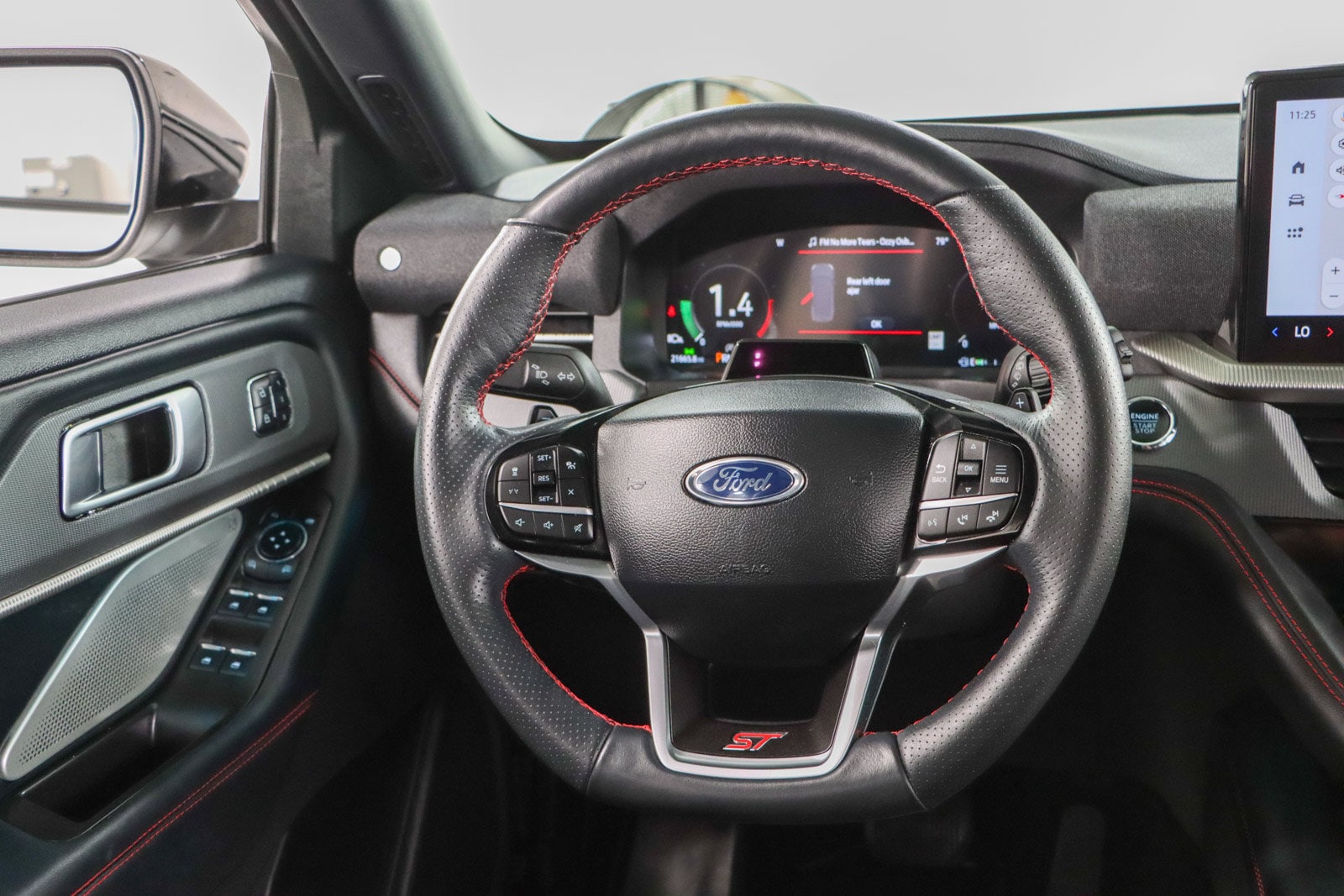2025 Ford Explorer ST - Photo 12