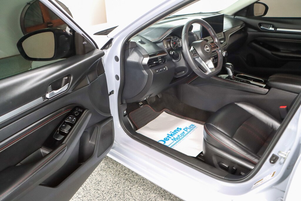 Used 2023 Nissan Altima SR Sedan