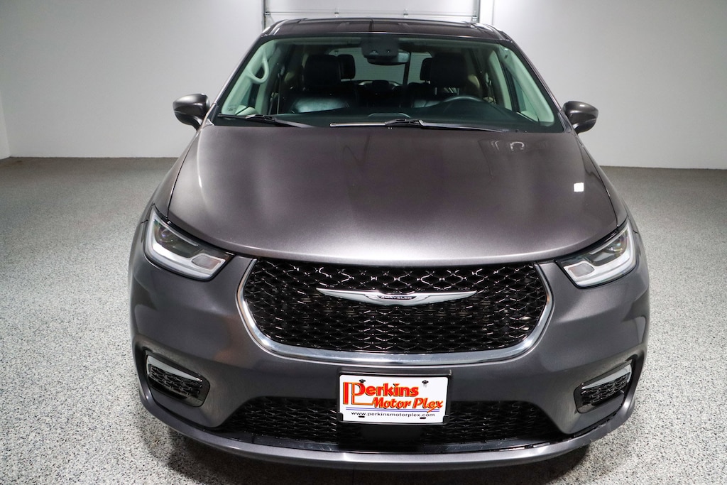 Used 2023 Chrysler Pacifica Touring L Van Passenger Van