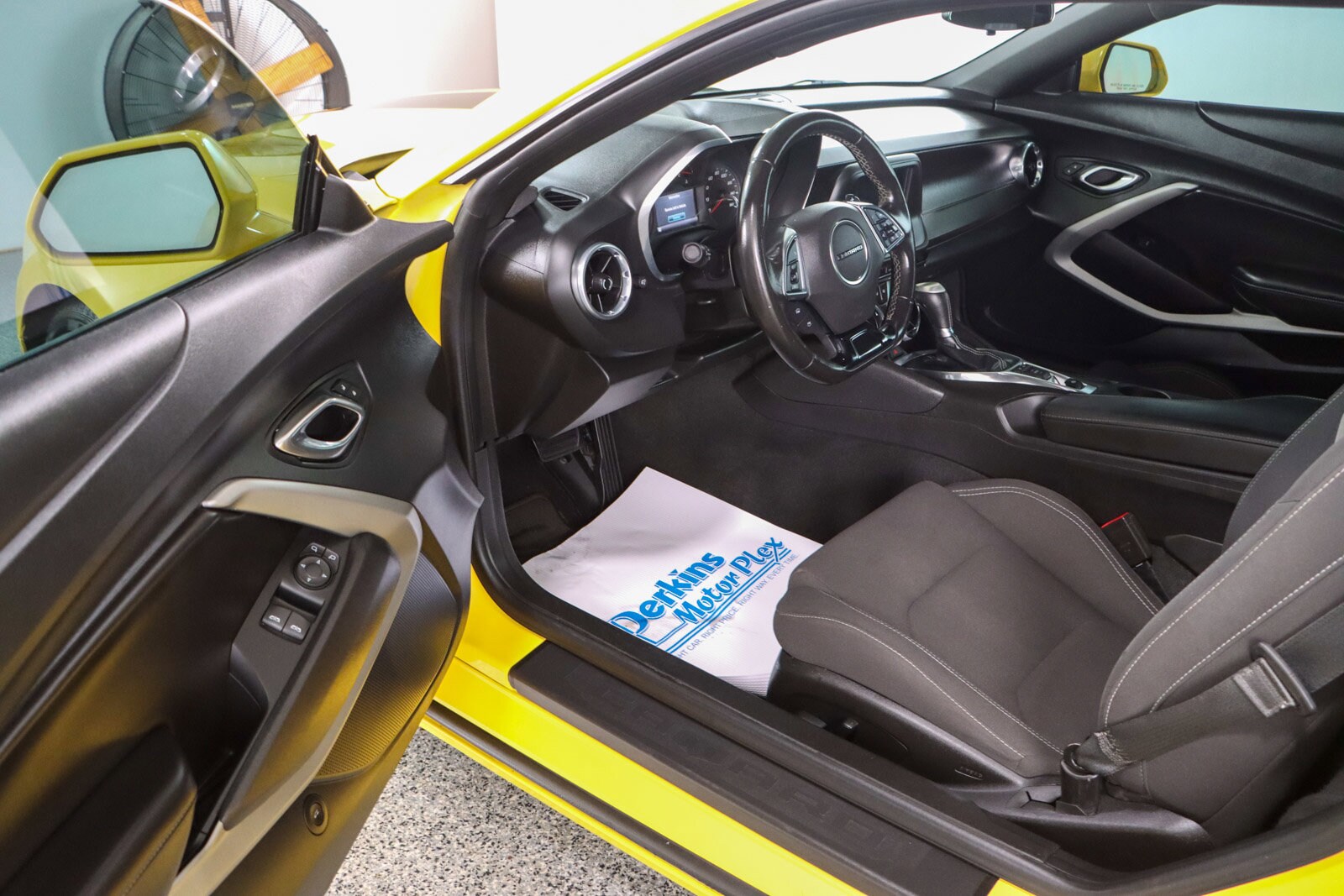 2018 Chevrolet Camaro 1LS 1LT photo 2