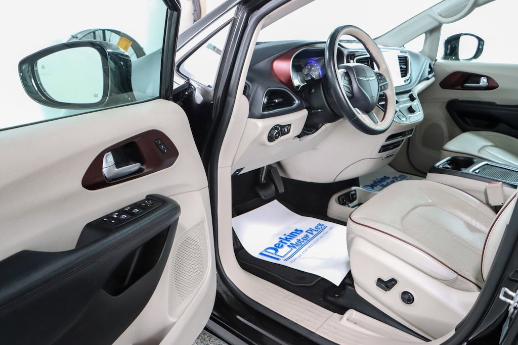 Used 2017 Chrysler Pacifica Limited Van