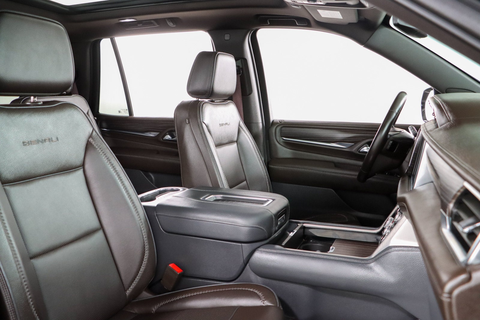 2023 GMC Yukon Denali - Photo 29