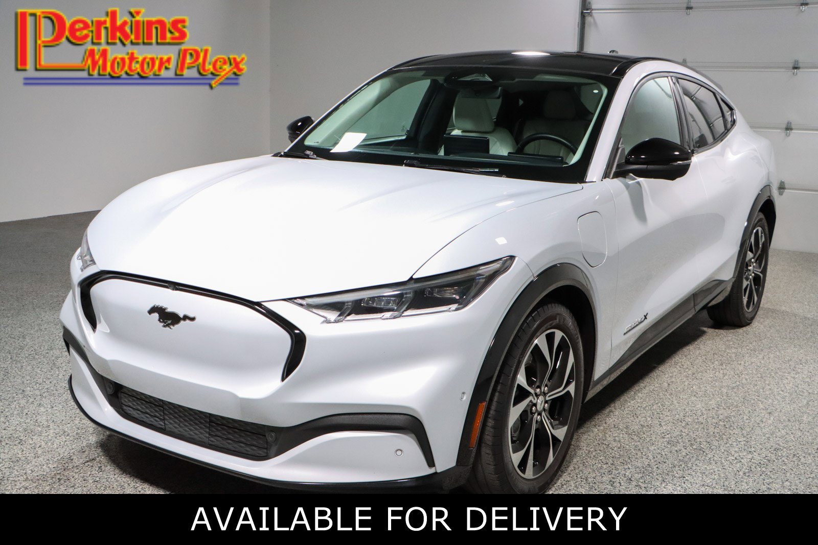 2022 Ford Mustang-Mach-e Premium's photo