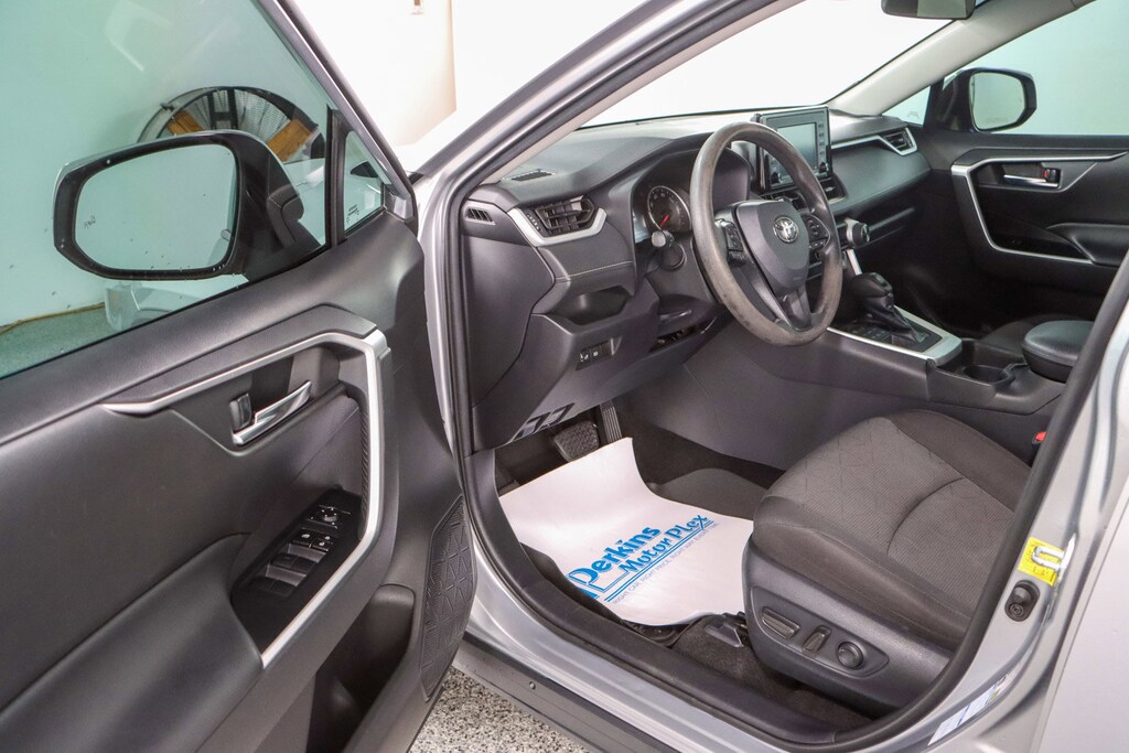 Used 2021 Toyota RAV4 XLE AWD SUV