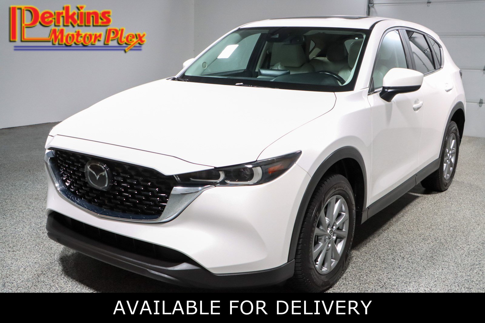 2022 Mazda CX-5 S Preferred package Auto AWD's photo
