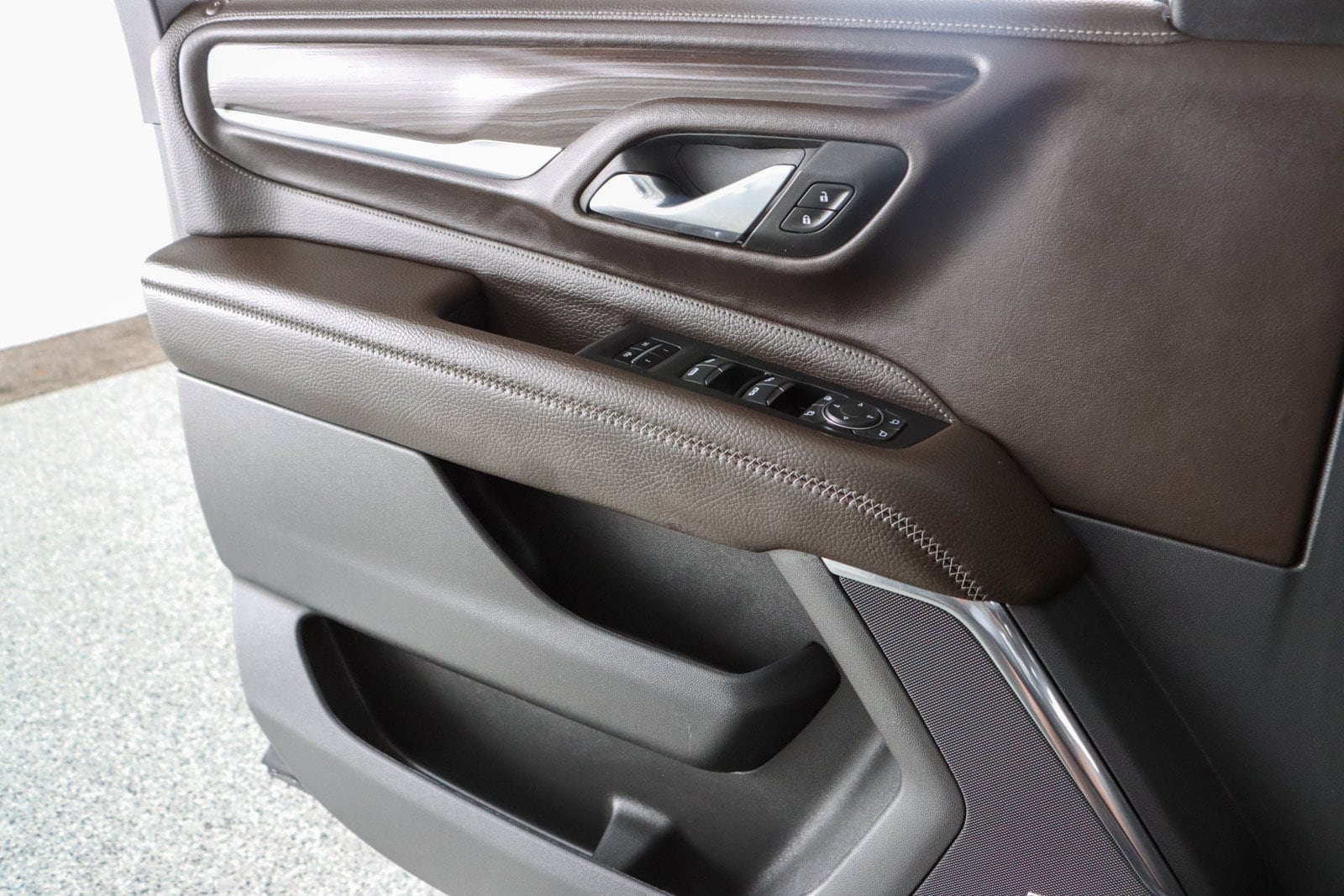 2023 GMC Yukon Denali - Photo 23