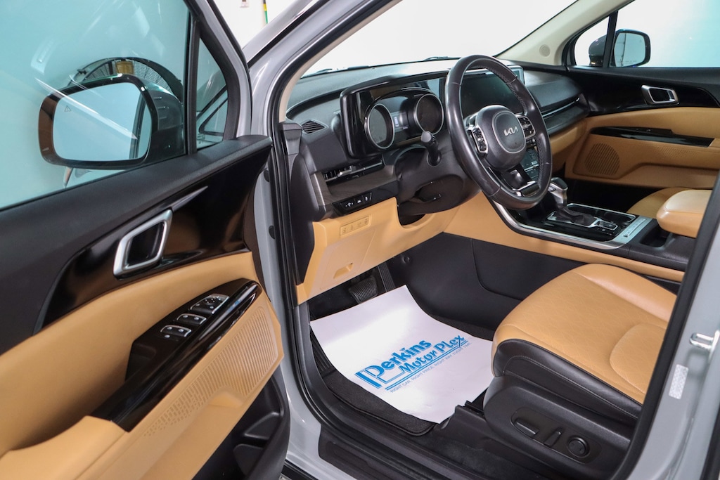 Used 2024 Kia Carnival EX MPV