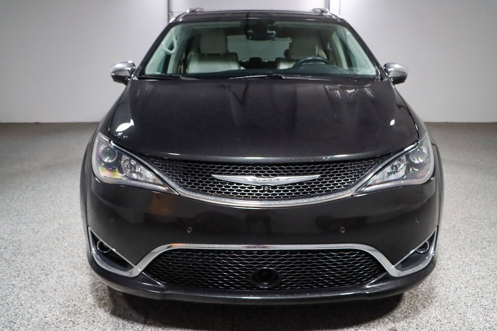 Used 2017 Chrysler Pacifica Limited Van