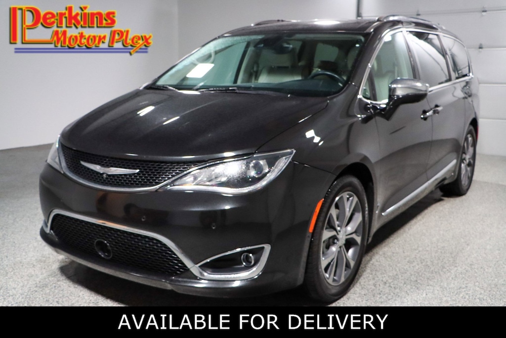 Used 2017 Chrysler Pacifica Limited Van