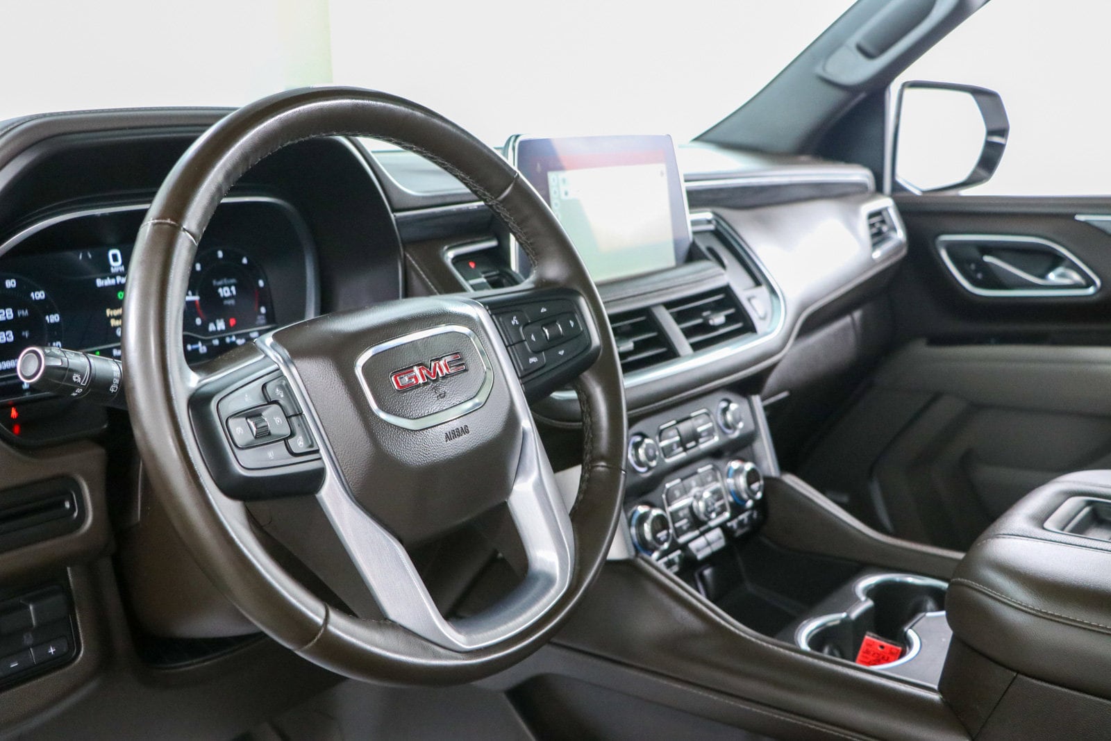 2023 GMC Yukon SLT - Photo 27