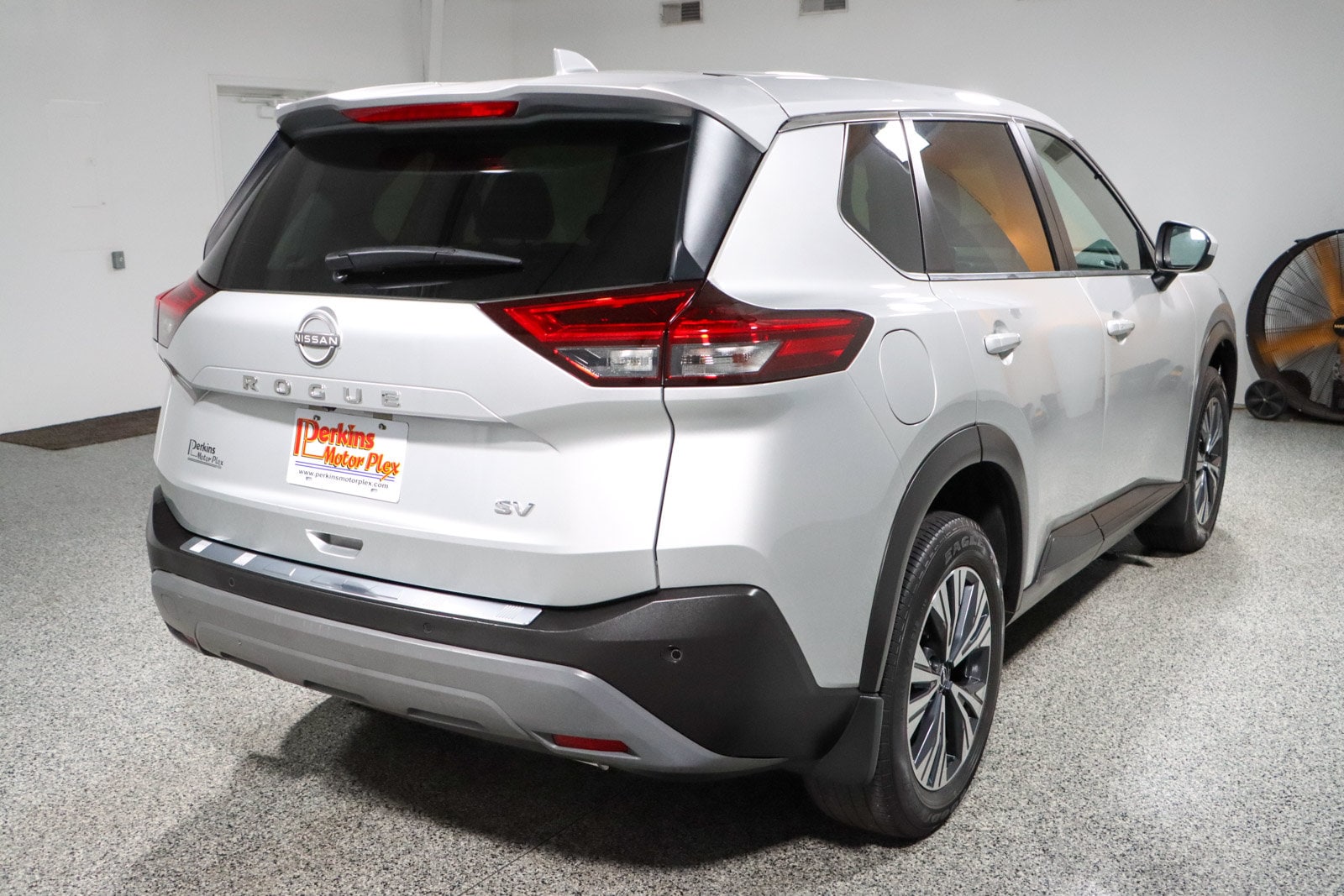 2023 Nissan Rogue SV - Photo 7