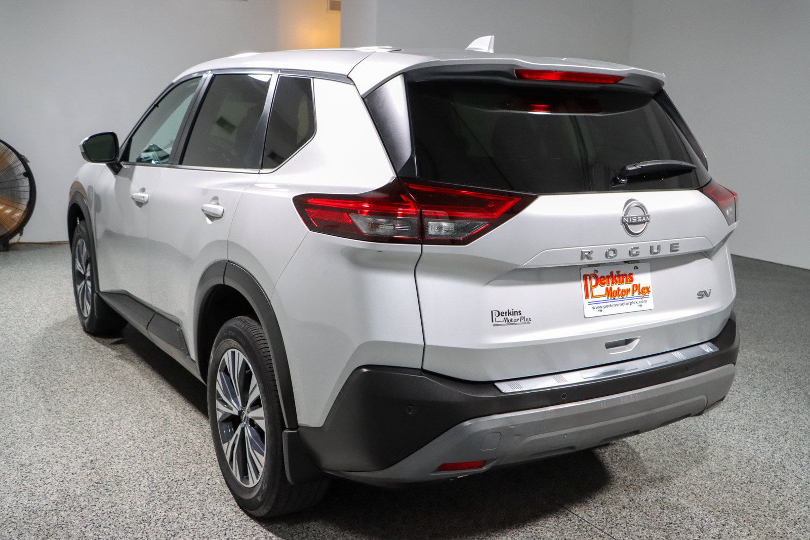 2023 Nissan Rogue SV - Photo 9