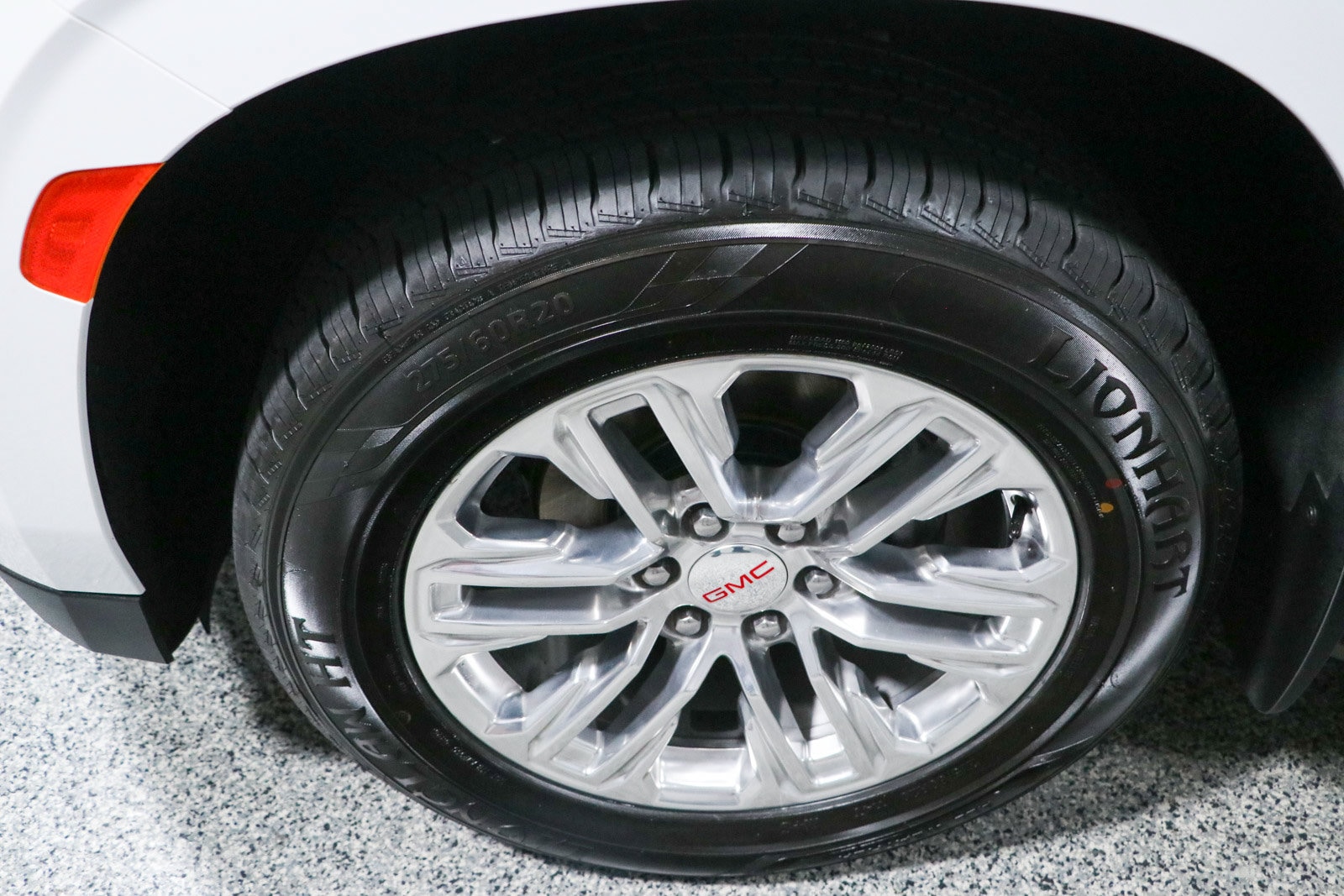 2023 GMC Yukon SLT - Photo 11