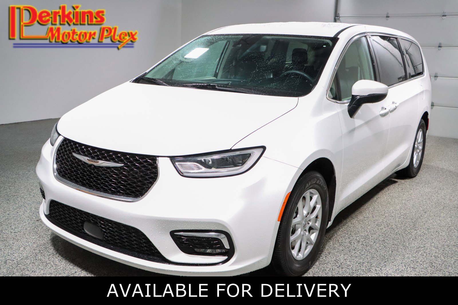 2023 Chrysler Pacifica Touring L's photo