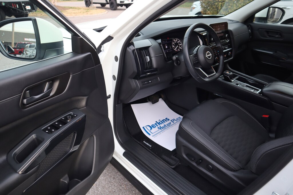 Used 2023 Nissan Pathfinder SV SUV