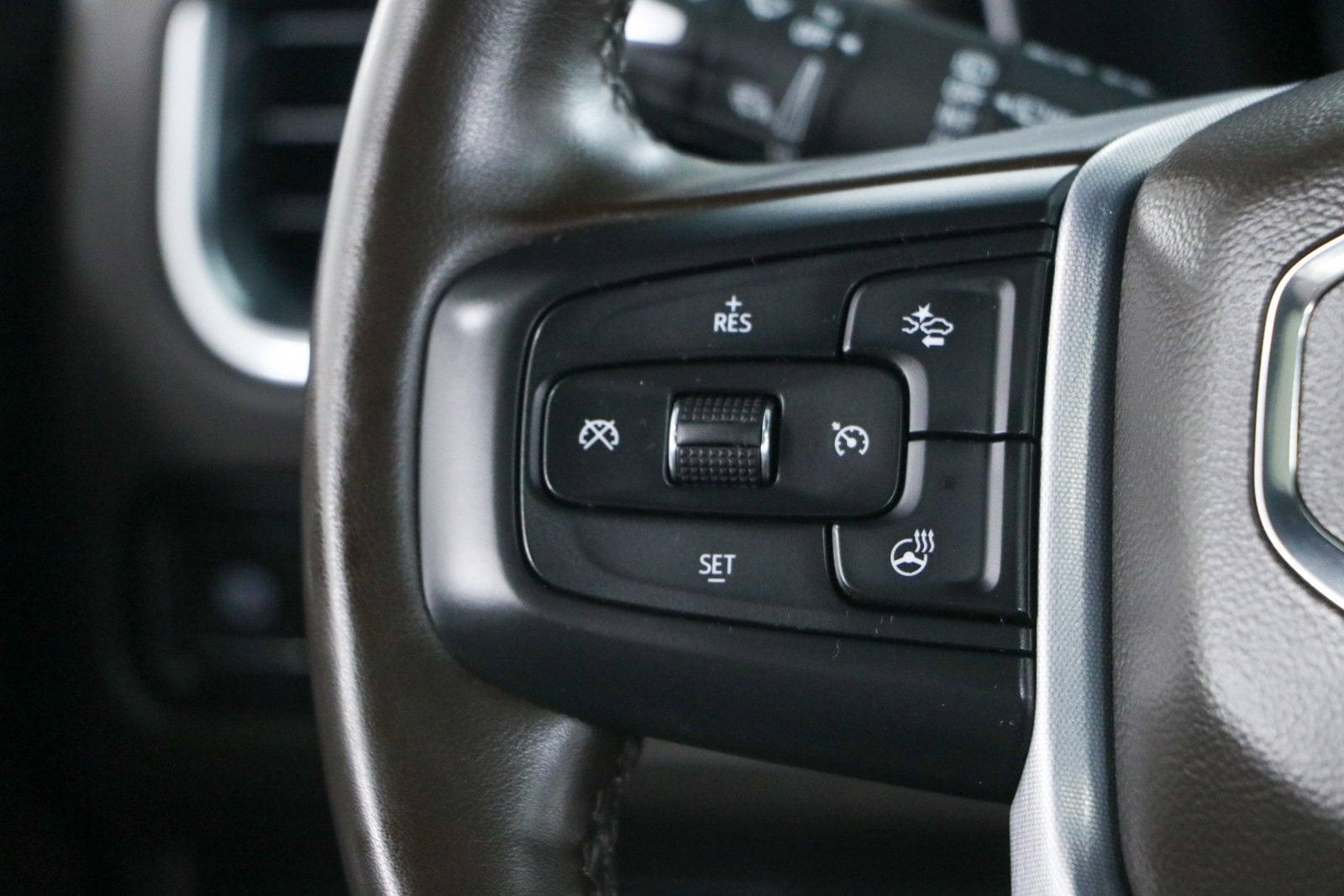 2023 GMC Yukon SLT - Photo 14