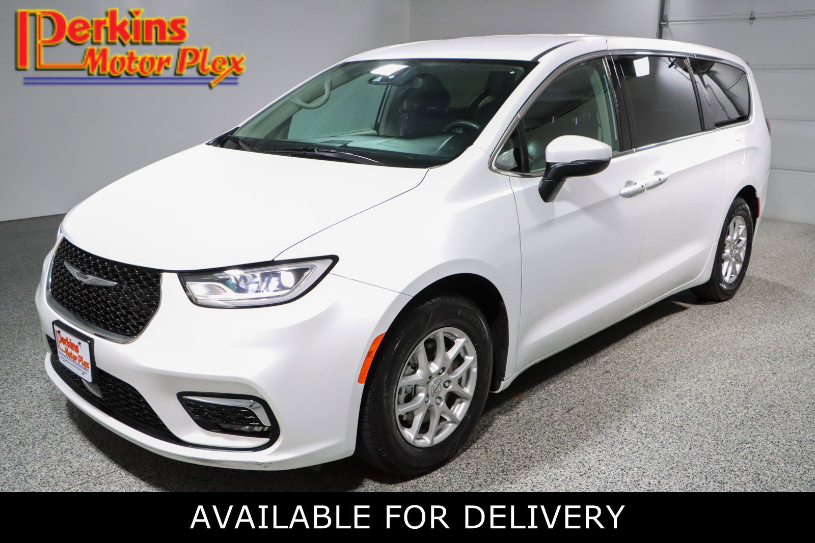 2023 Chrysler Pacifica Touring L's photo