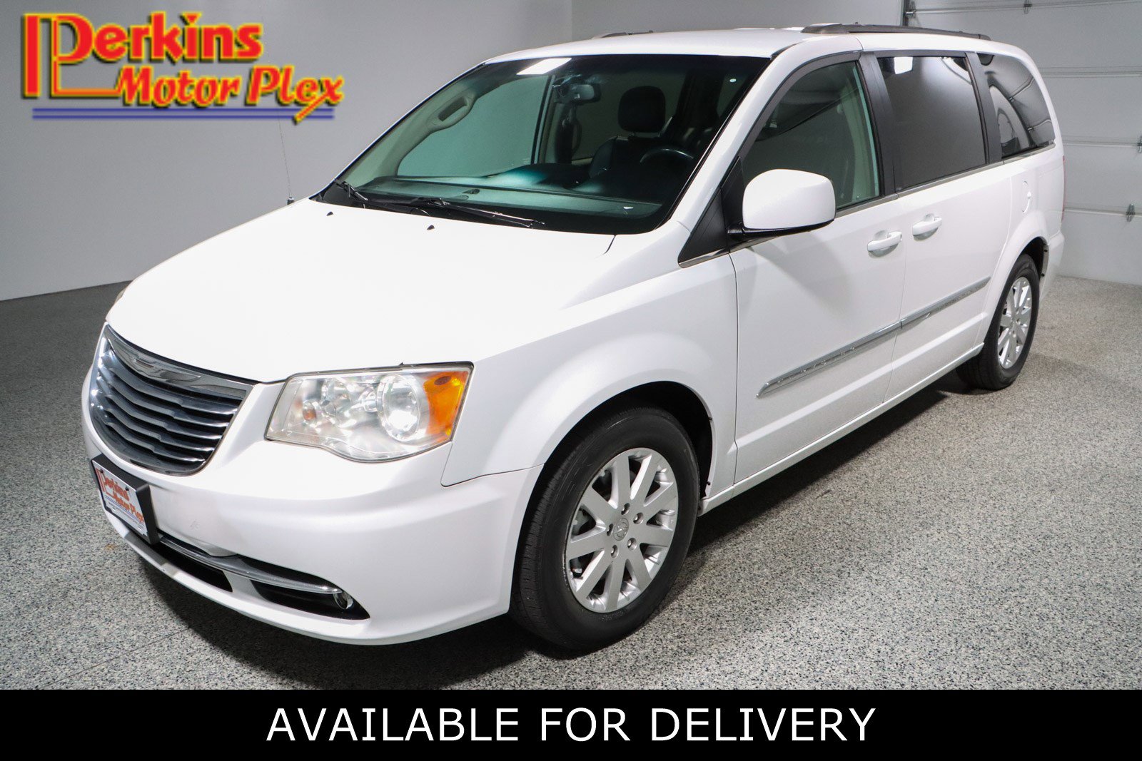 2014 Chrysler Town & Country Touring's photo