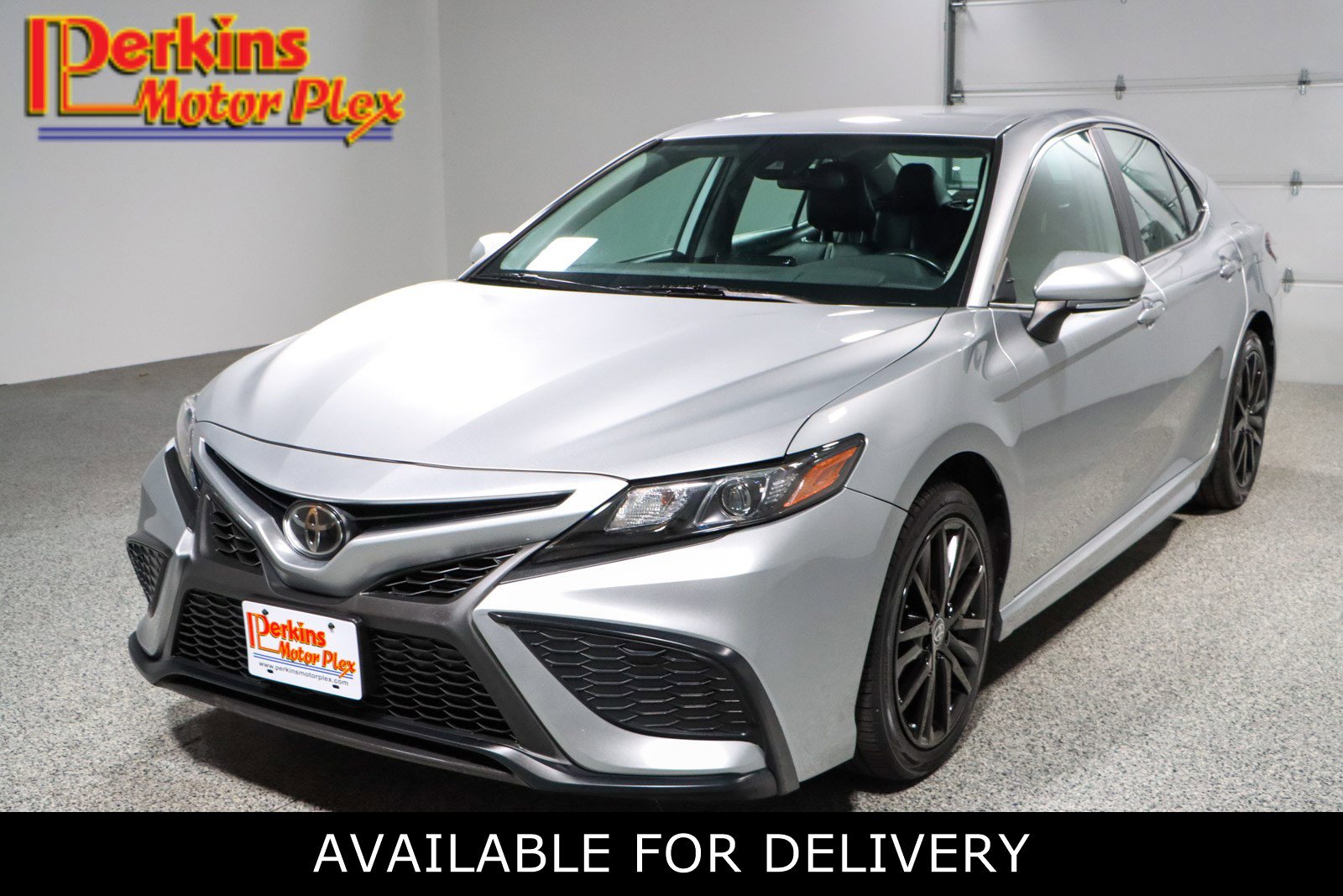 2022 Toyota Camry SE's photo