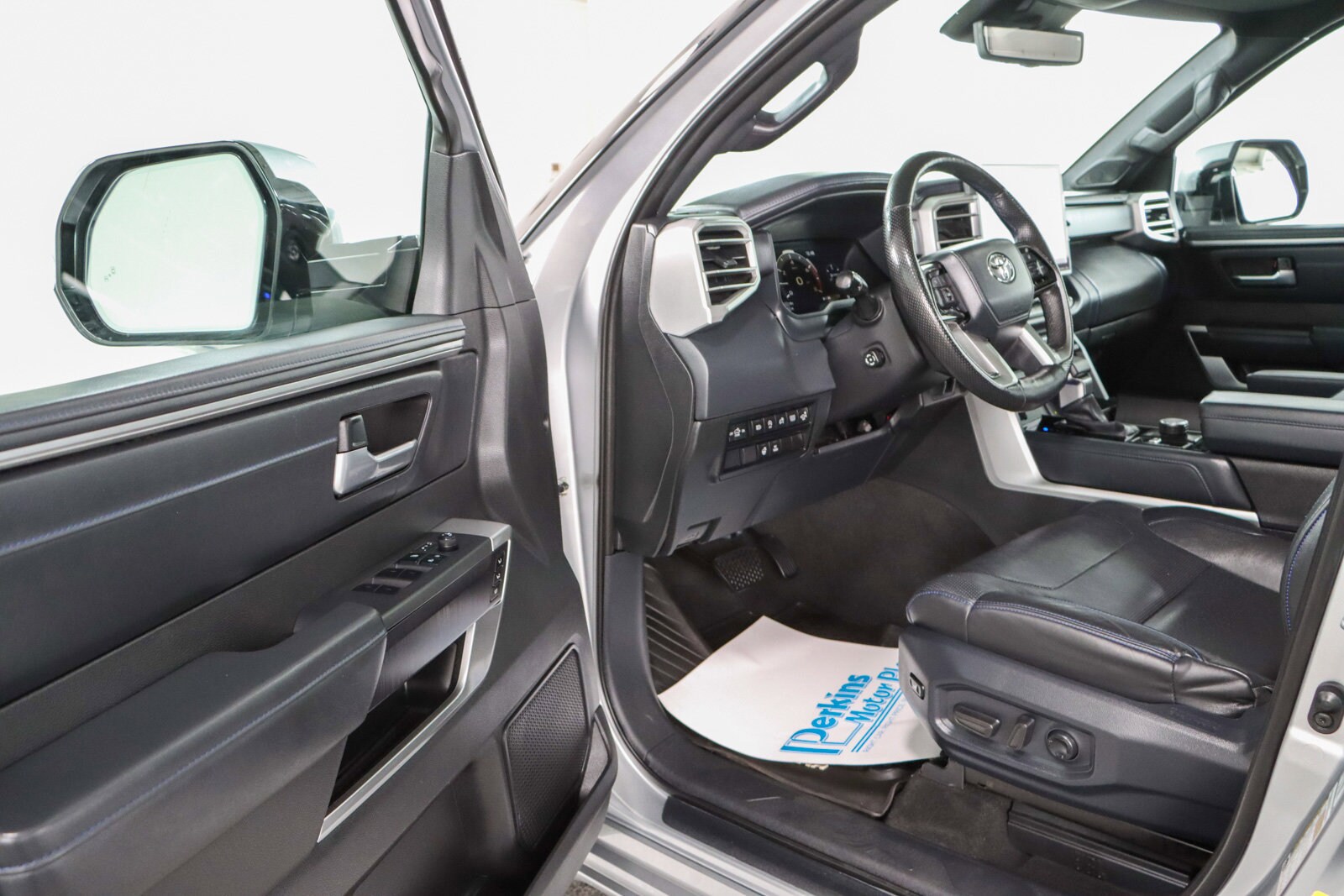 2022 Toyota Tundra Platinum photo 2
