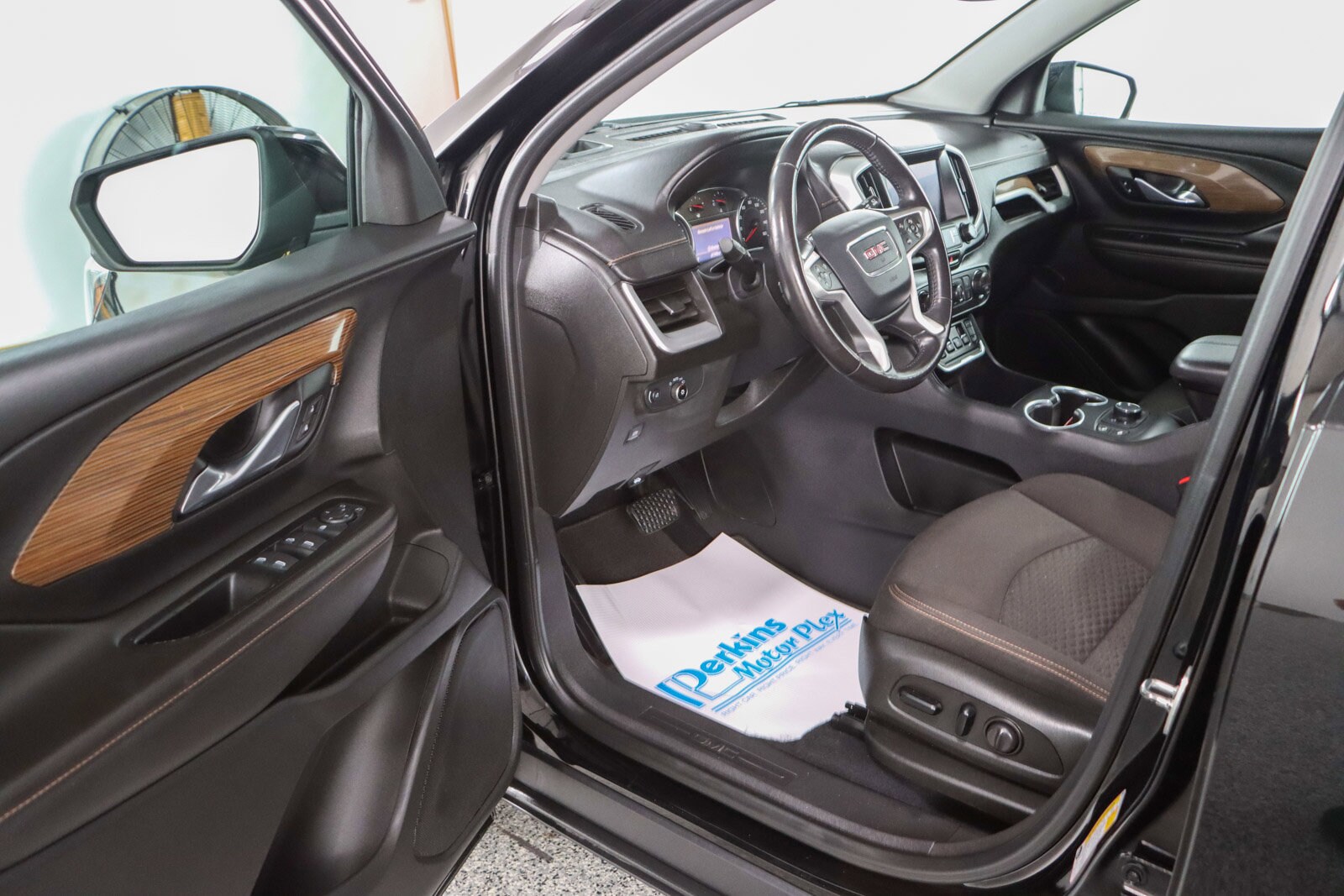 2020 Gmc Terrain SLE photo 2