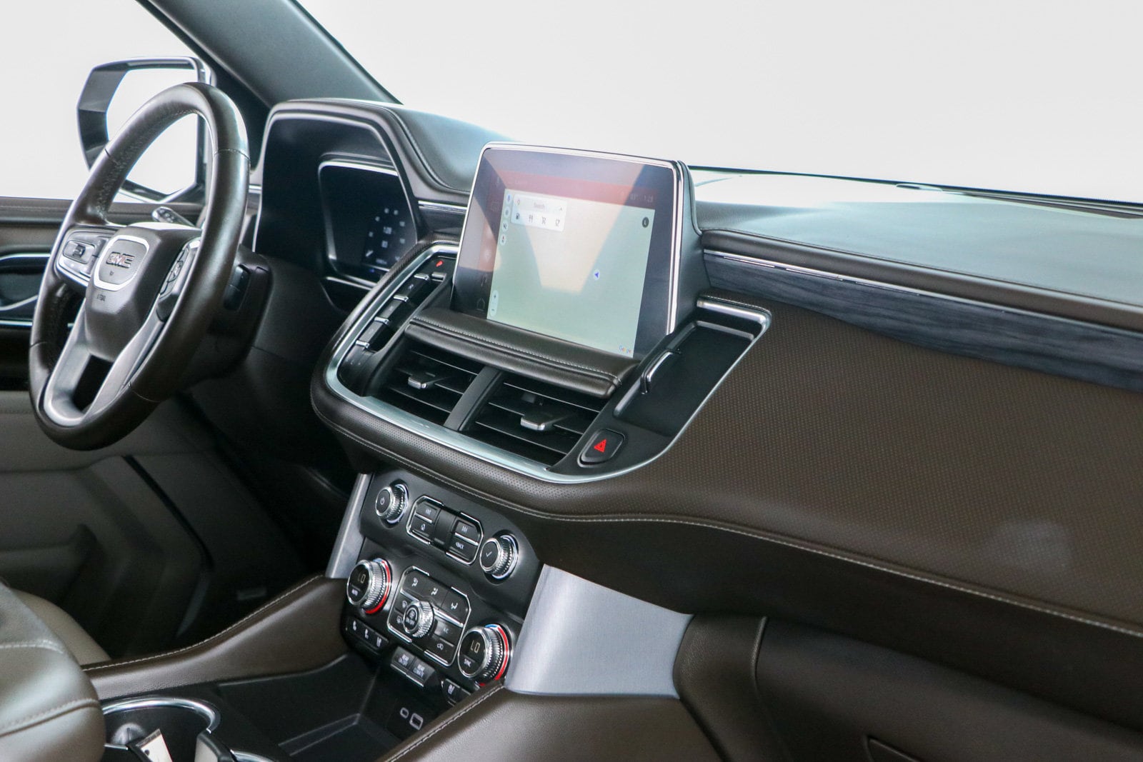 2023 GMC Yukon SLT - Photo 31
