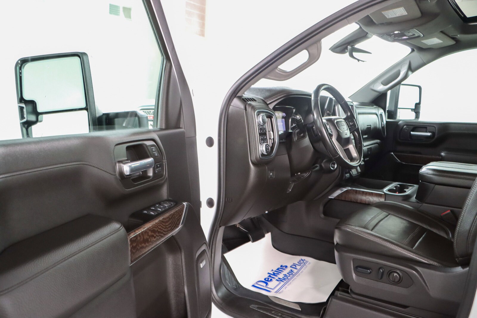 2023 Gmc Sierra HD Denali photo 2