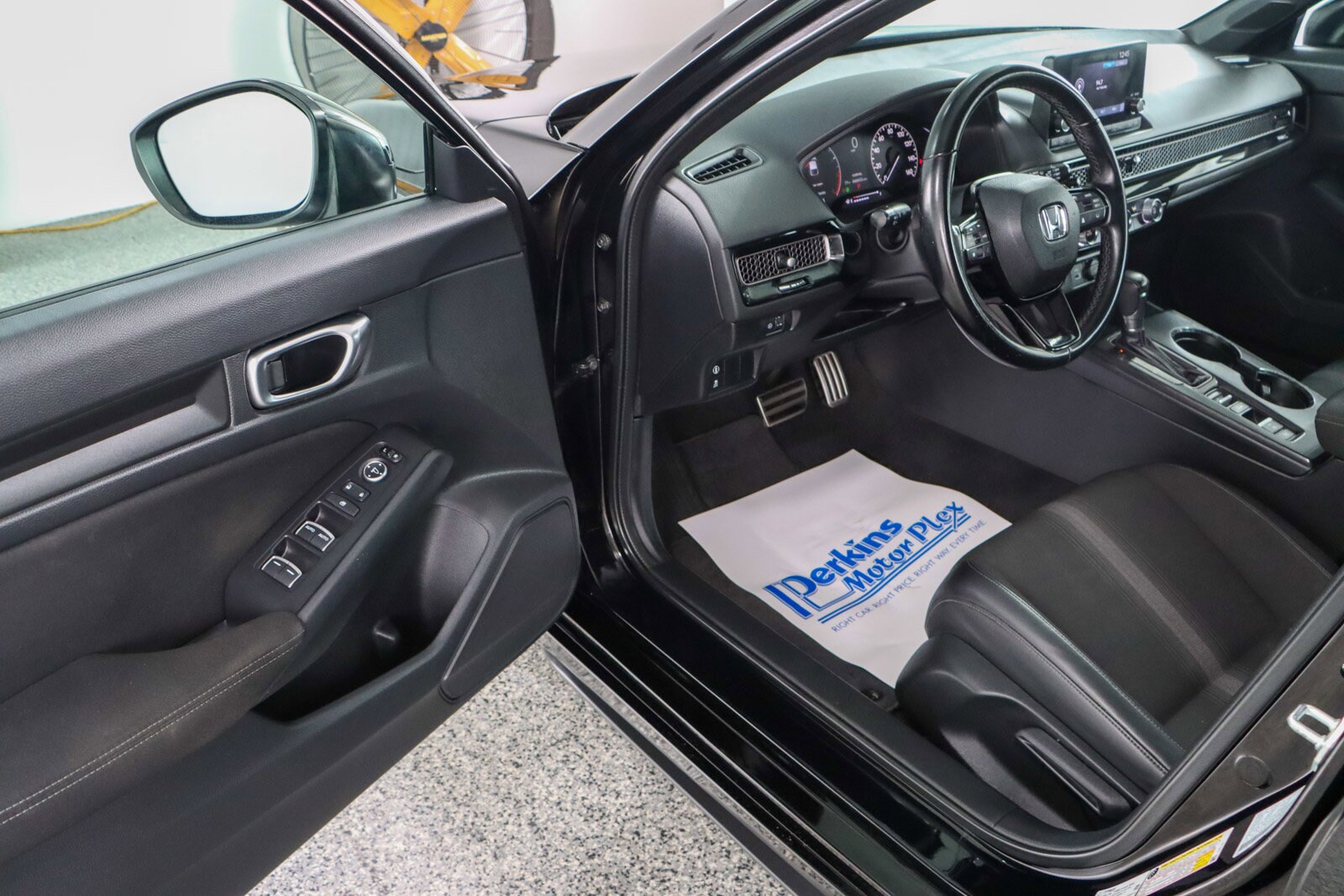 2023 Honda Civic Hatchback Sport photo 2