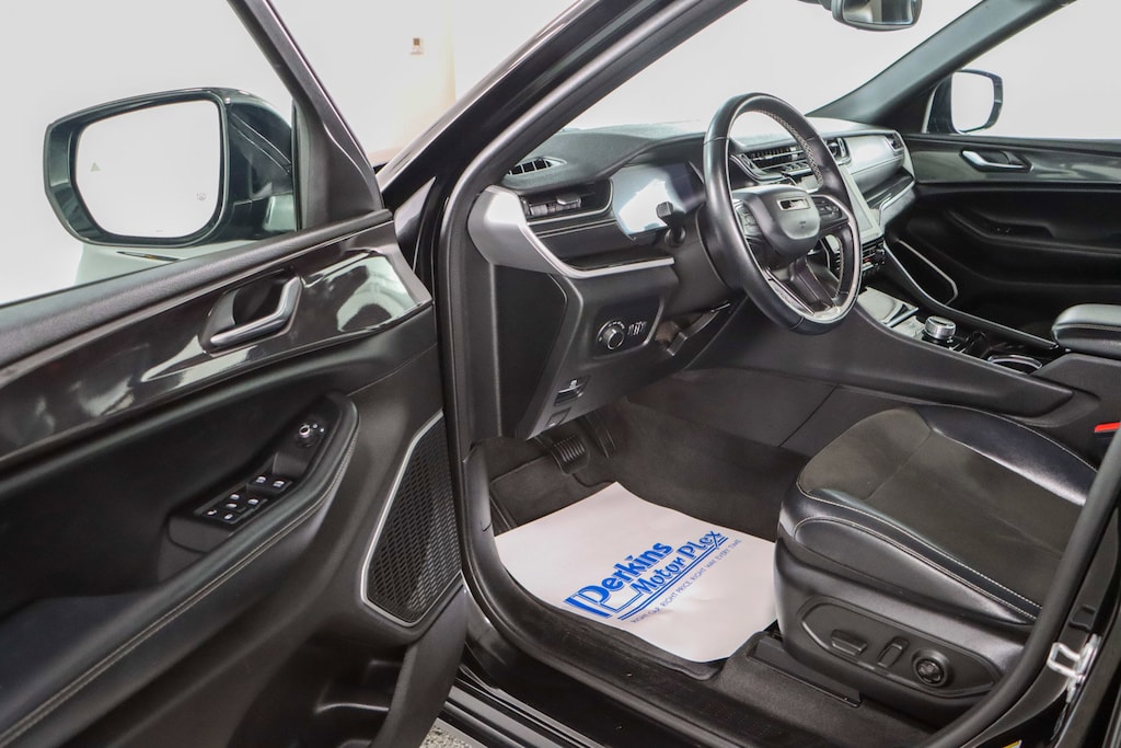 Used 2021 Jeep Grand Cherokee L Altitude 4X4 SUV