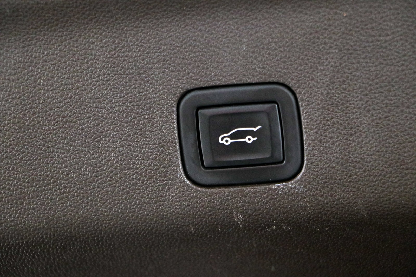 2023 GMC Yukon SLT - Photo 36