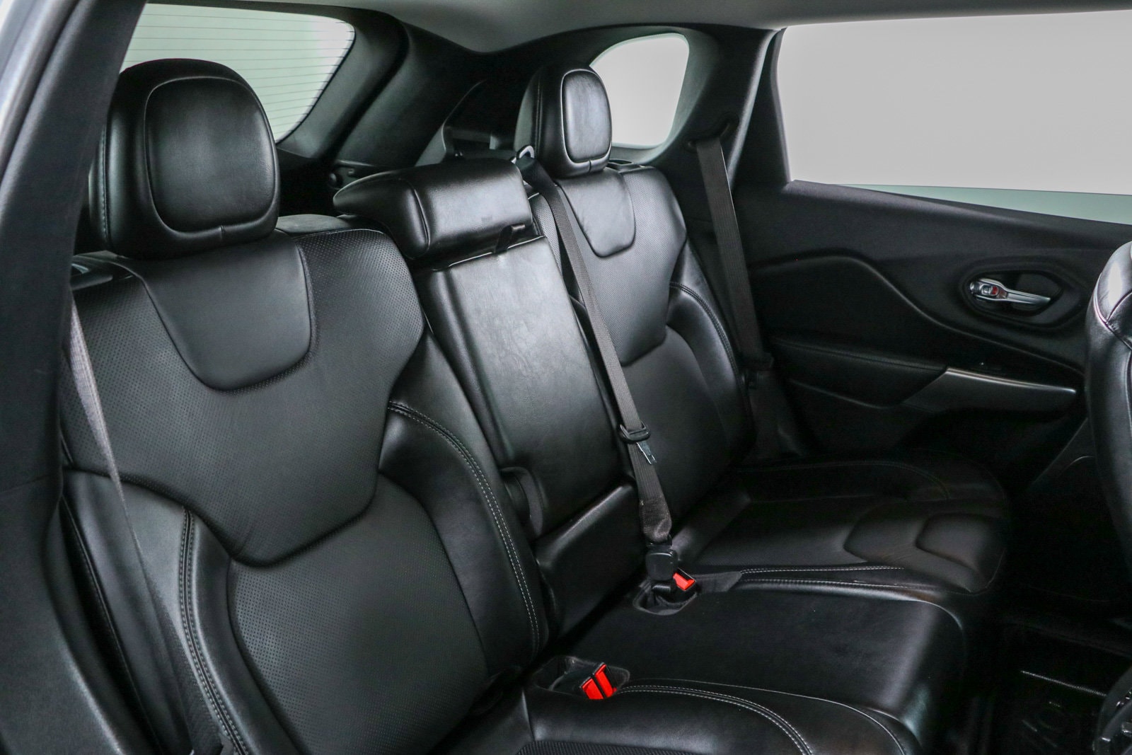 2021 Jeep Cherokee Latitude Lux - Photo 28