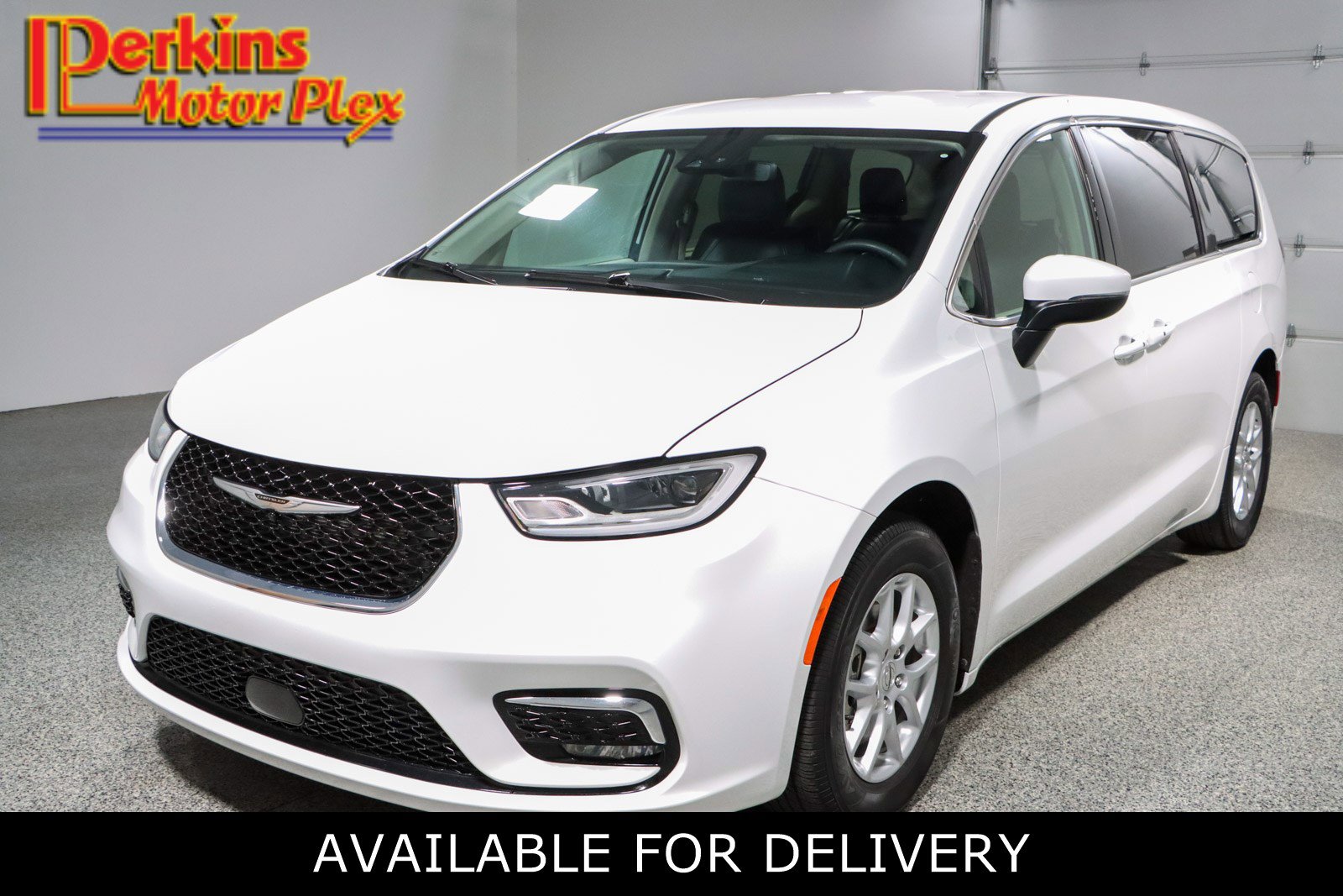 2023 Chrysler Pacifica Touring L's photo