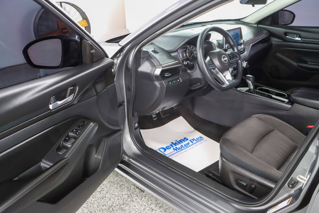 Used 2024 Nissan Altima SV Sedan