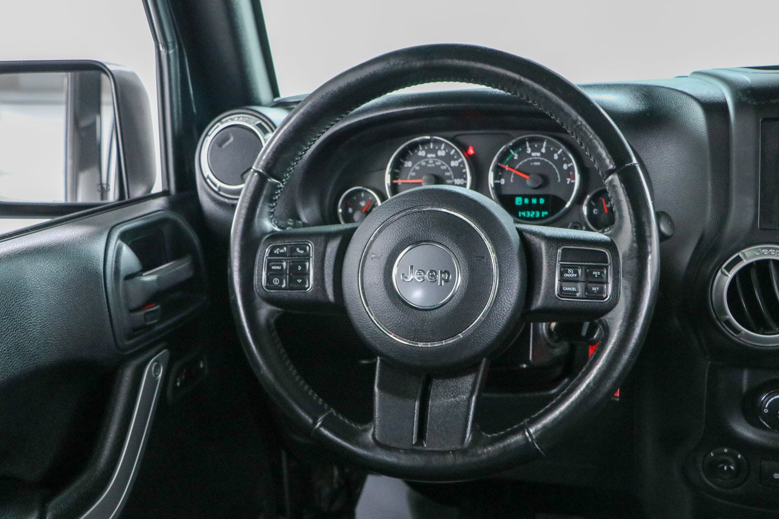 2016 Jeep Wrangler Unlimited Sahara - Photo 13