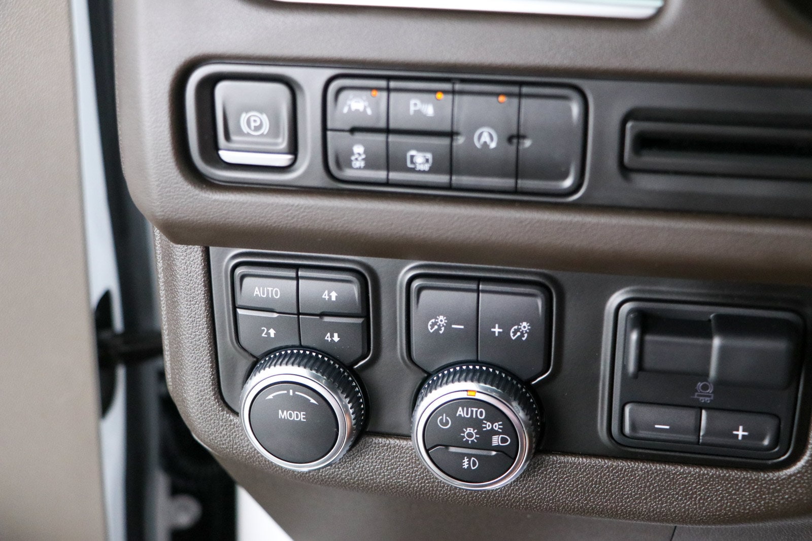 2023 GMC Yukon SLT - Photo 24