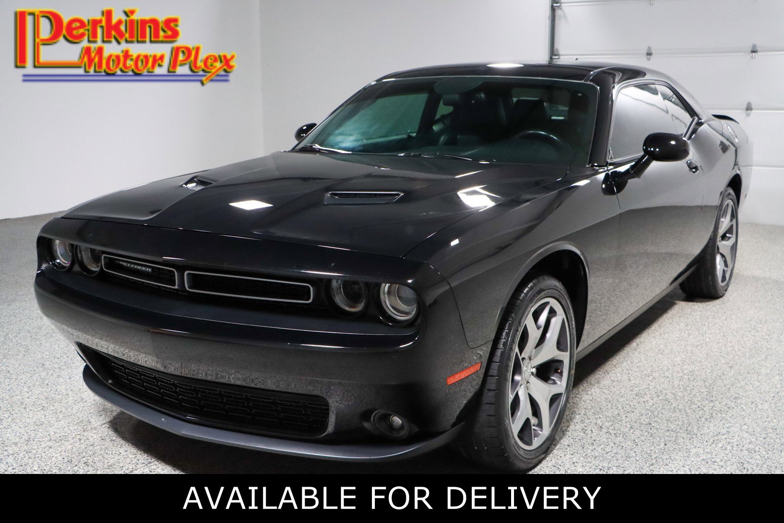 2016 Dodge Challenger SXT's photo