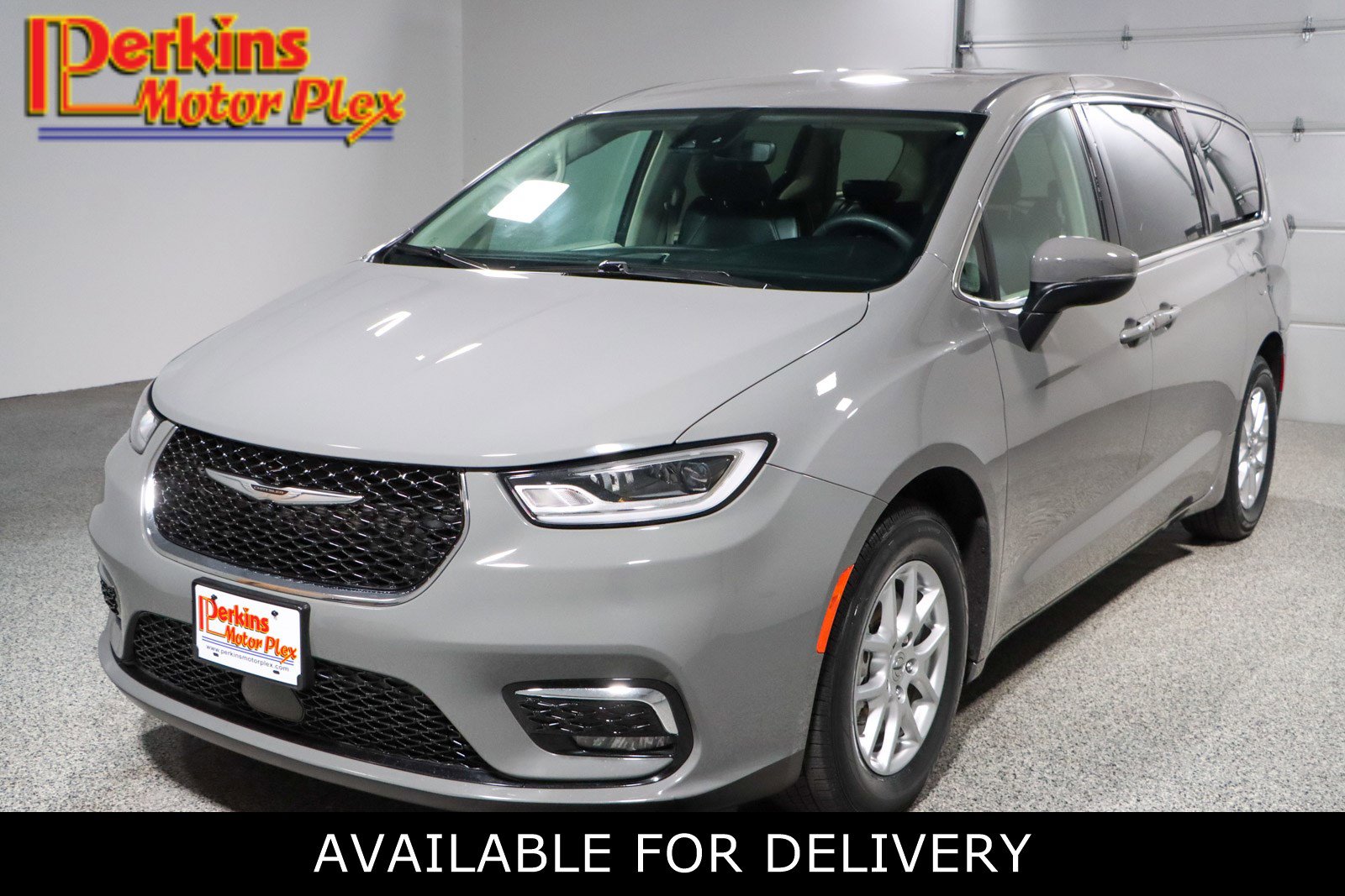 2023 Chrysler Pacifica Touring L's photo